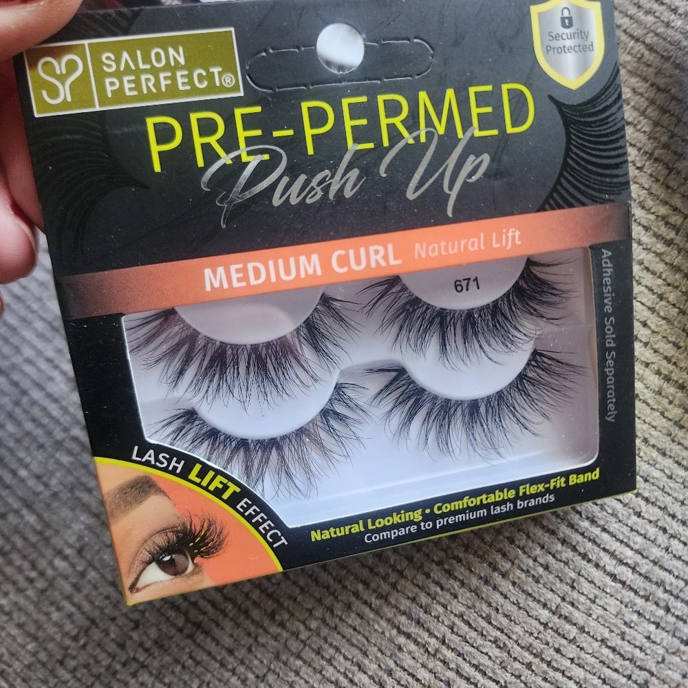 Lashes - Picture 8 of 13